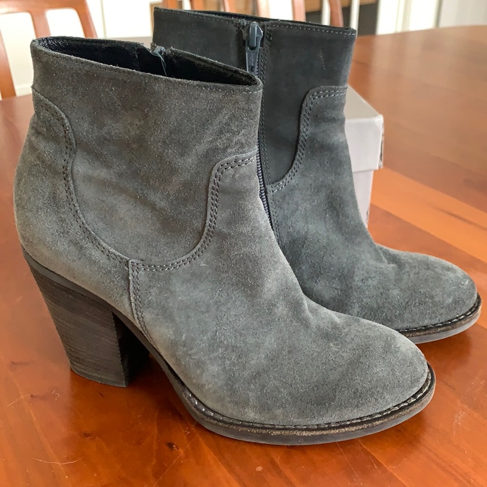 VIC Italian made grey Suede heeled boots size 39